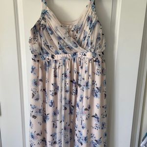 Maternity maxi dress beautifully made. Never used. Size L